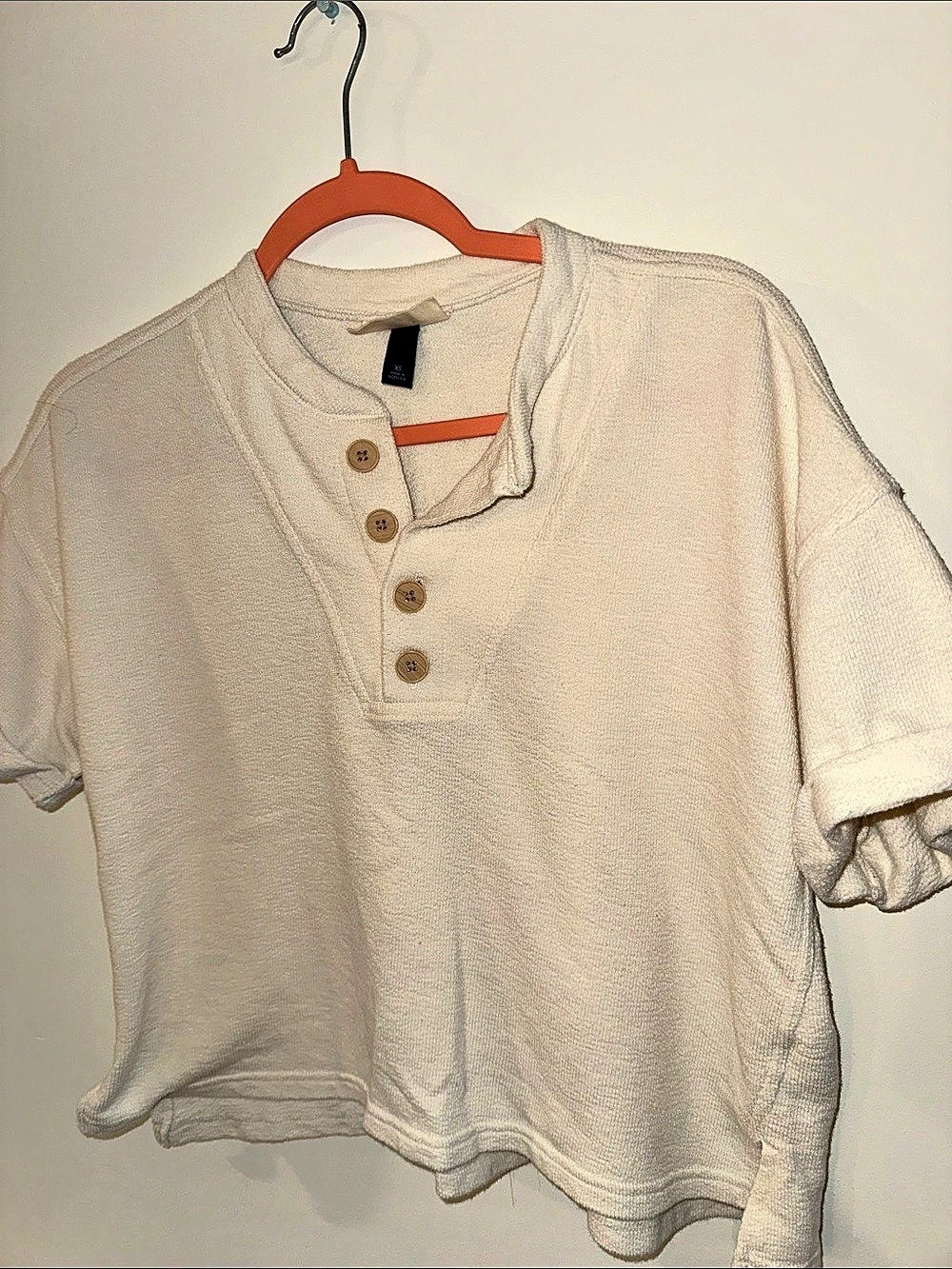 Universal Thread Short Sleeve Henley in Cream Size XS Like New